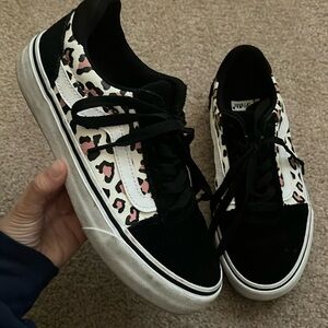 “Vans: Ortholite Deluxe Comfort- Leopard print size 6”